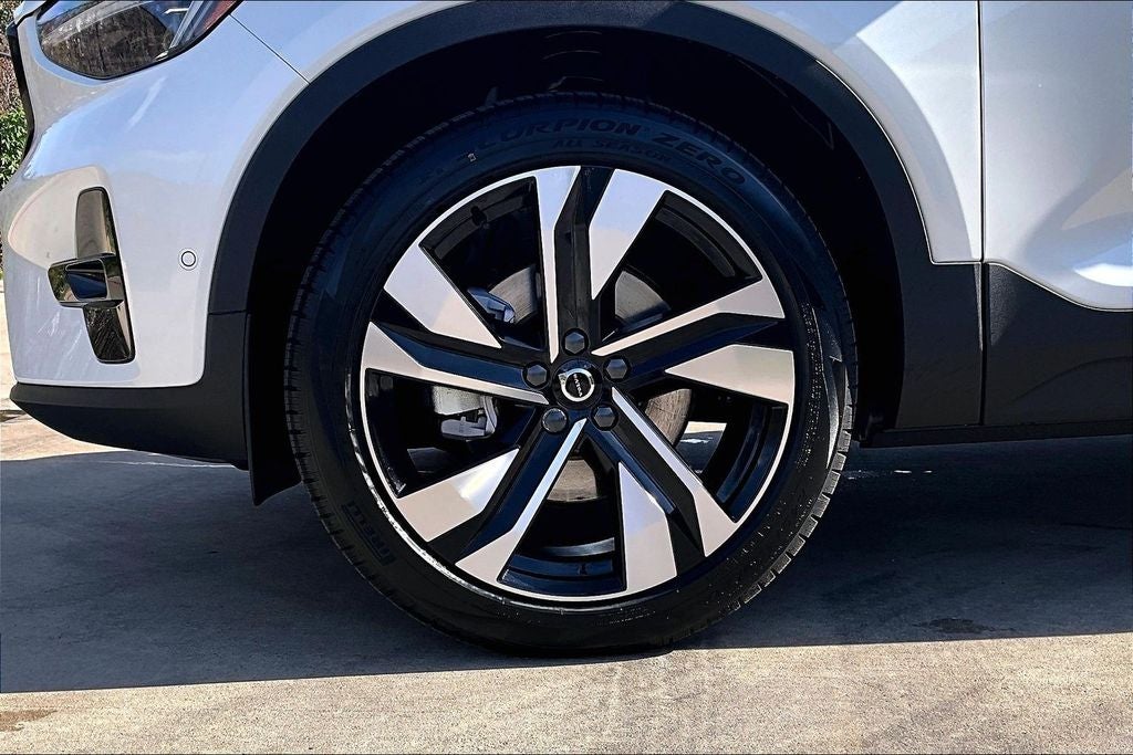 2026 Volvo XC40 B5 Ultra