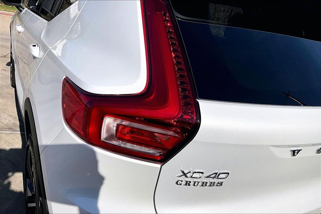 2026 Volvo XC40 B5 Ultra