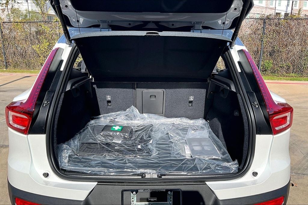 2026 Volvo XC40 B5 Ultra