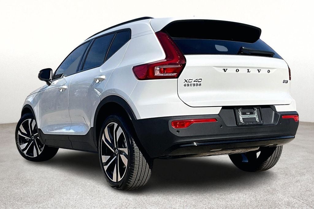 2026 Volvo XC40 B5 Ultra