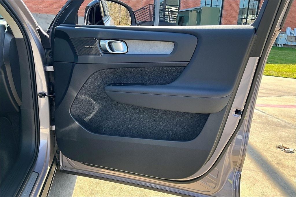 2026 Volvo XC40 B5 Ultra