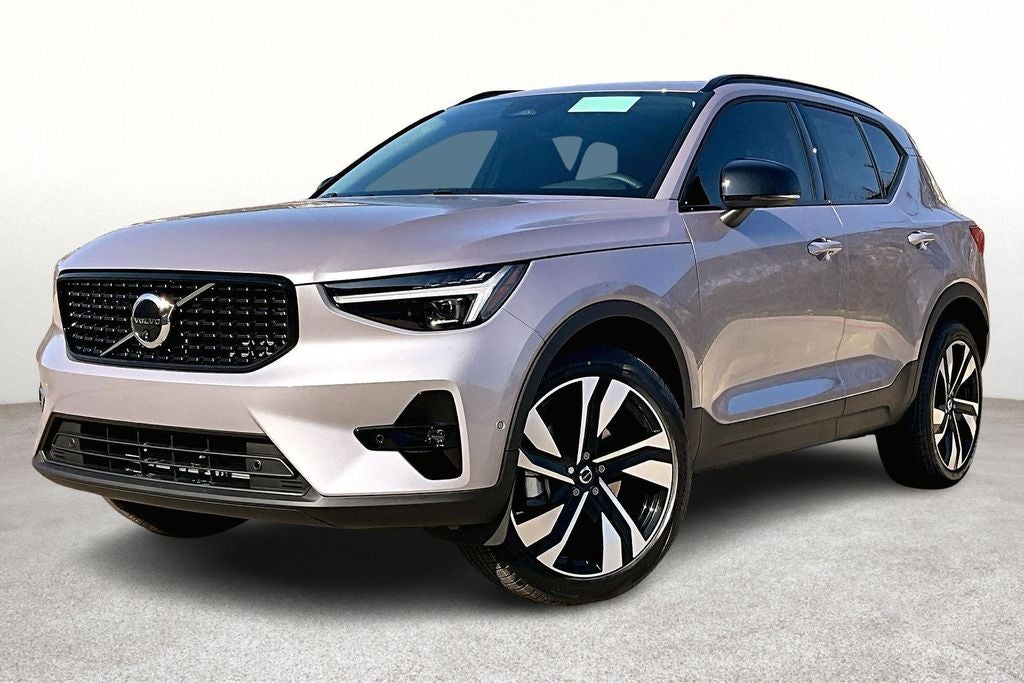 2026 Volvo XC40 B5 Ultra