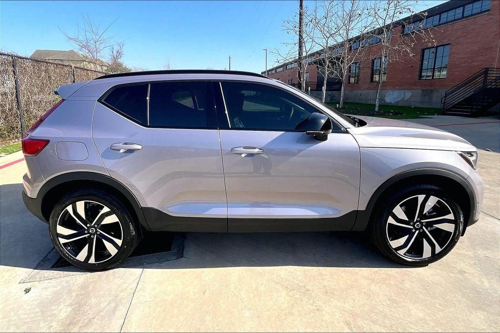 2026 Volvo XC40 B5 Ultra