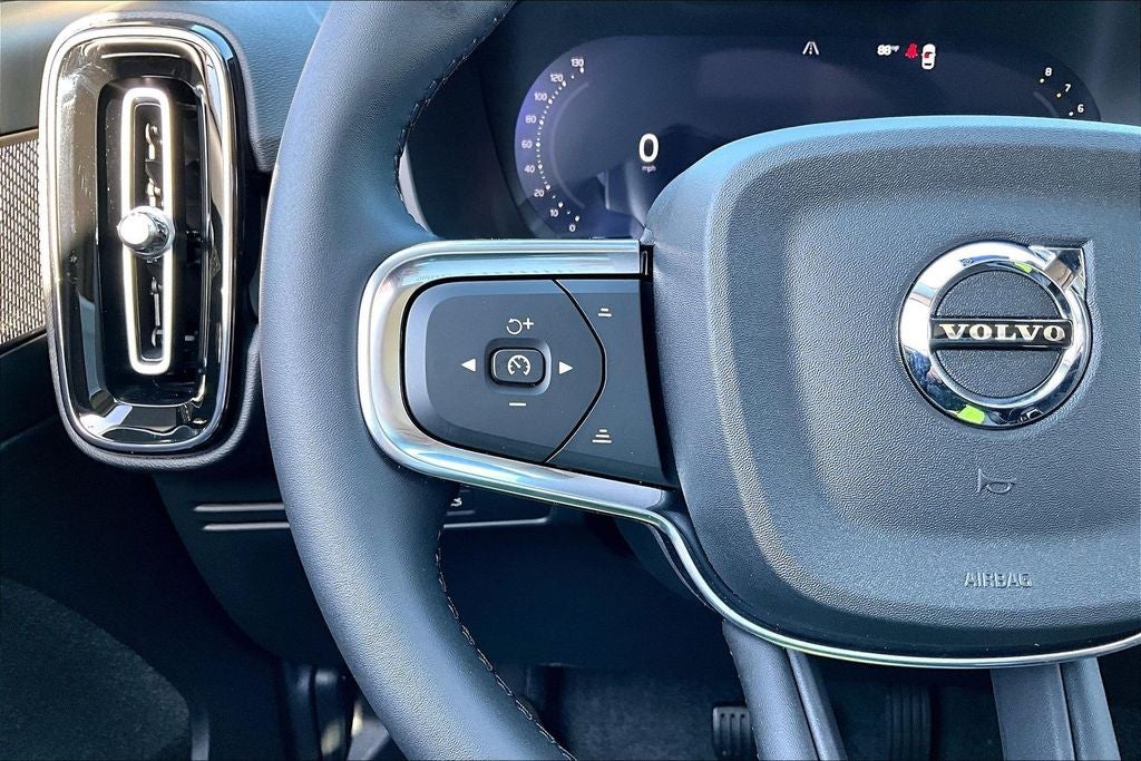 2026 Volvo XC40 B5 Ultra