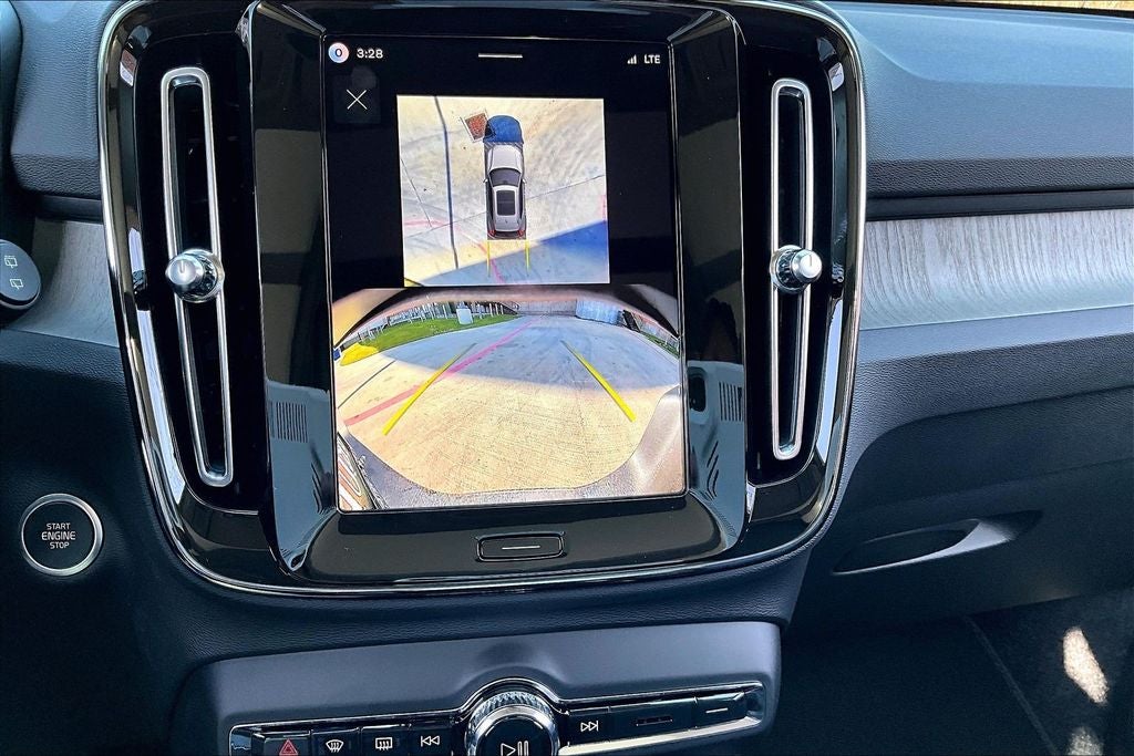 2026 Volvo XC40 B5 Ultra