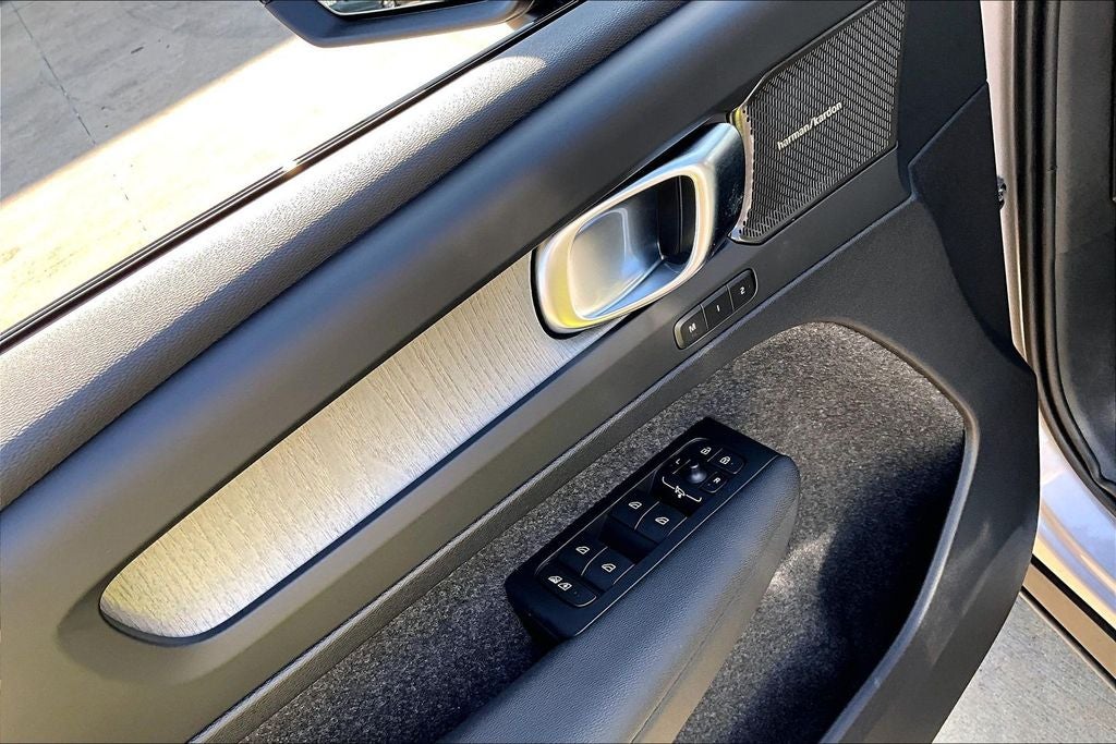 2026 Volvo XC40 B5 Ultra