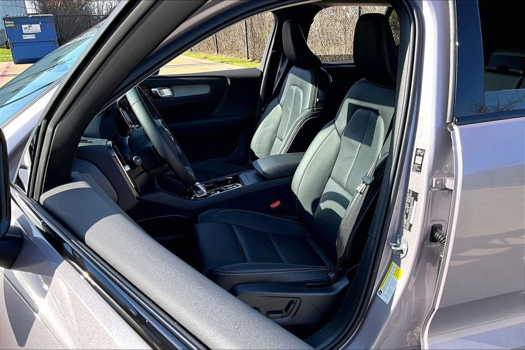 2026 Volvo XC40 B5 Ultra