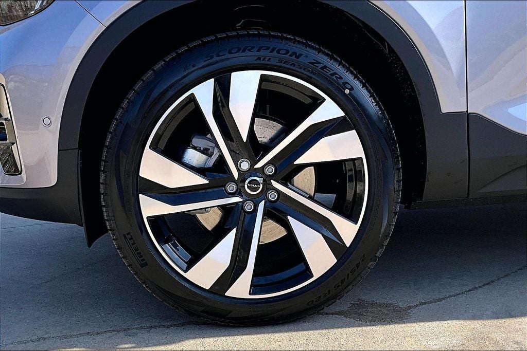 2026 Volvo XC40 B5 Ultra