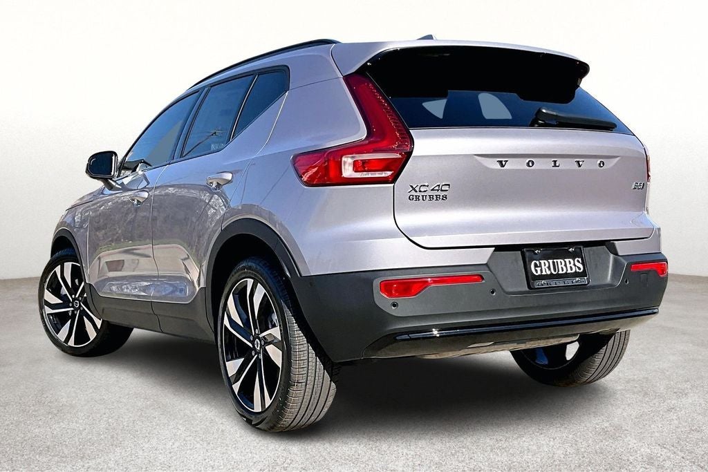 2026 Volvo XC40 B5 Ultra