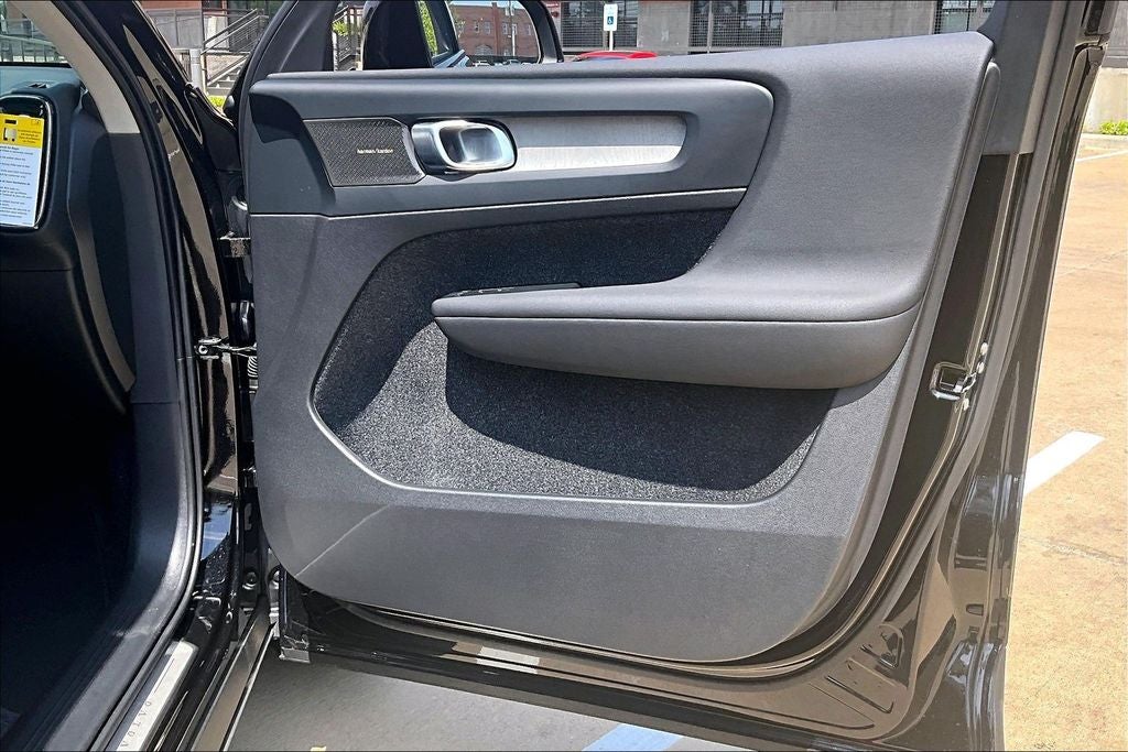 2026 Volvo XC40 B5 Ultra