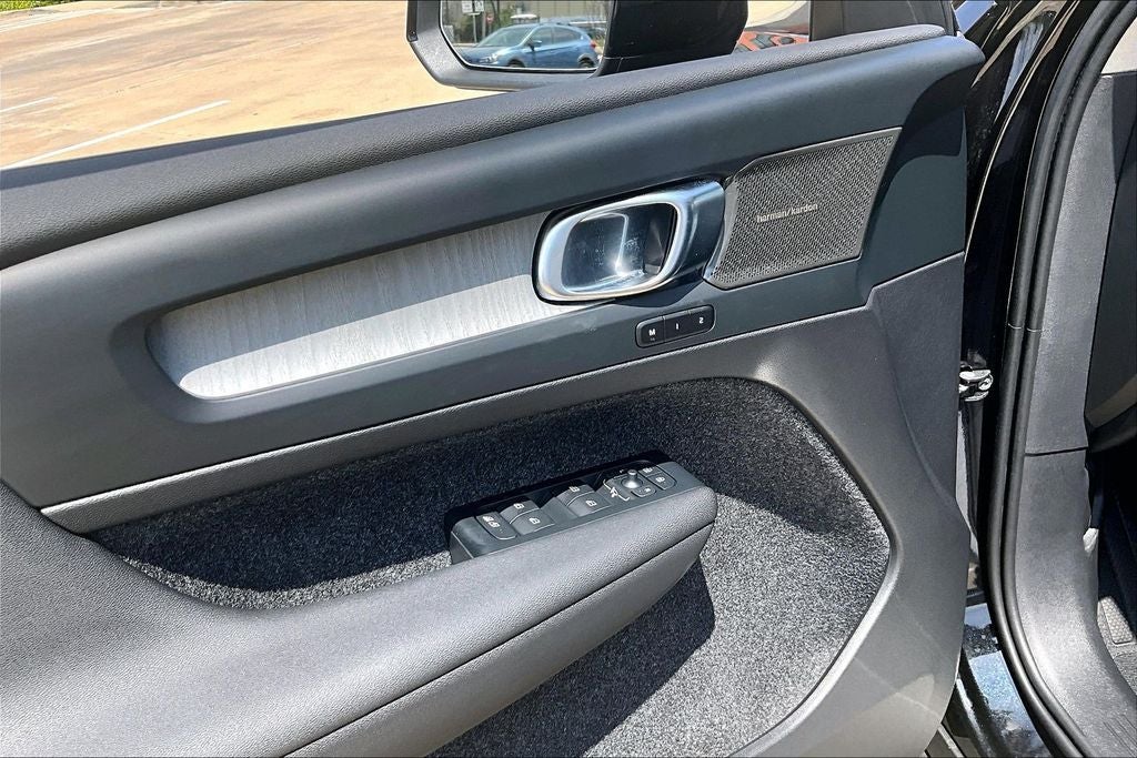 2026 Volvo XC40 B5 Ultra