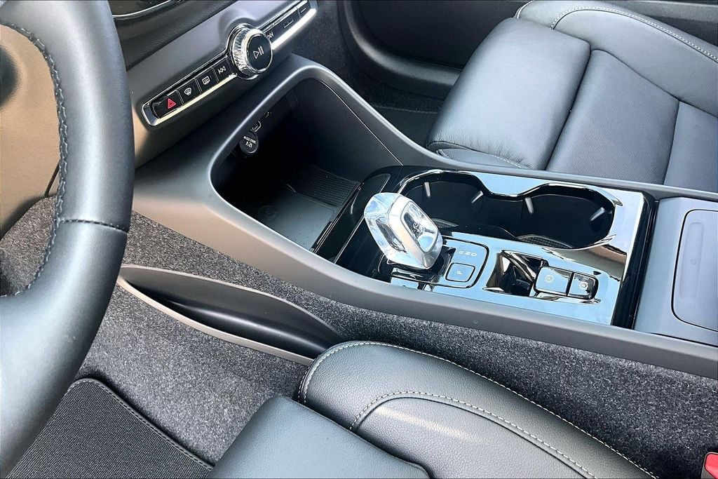 2026 Volvo XC40 B5 Ultra