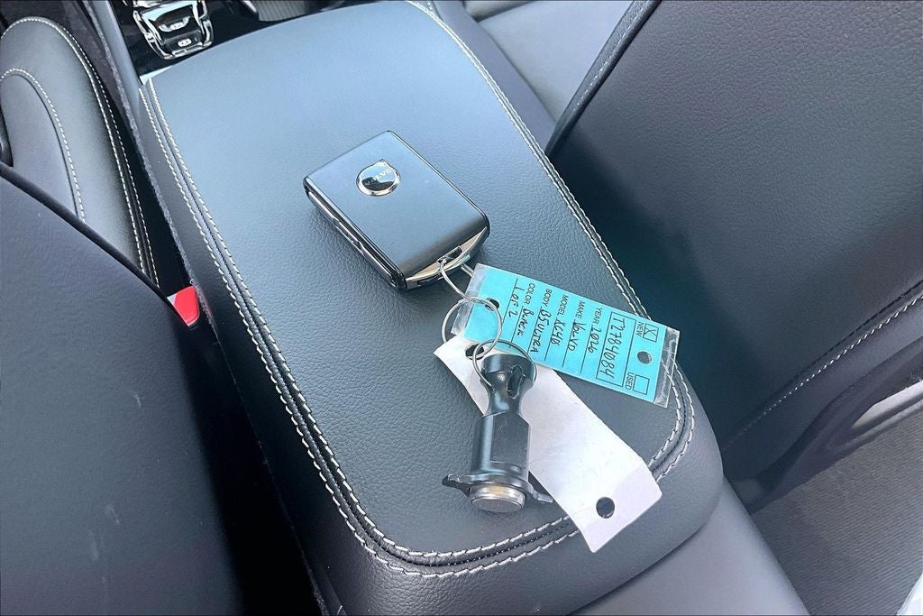 2026 Volvo XC40 B5 Ultra