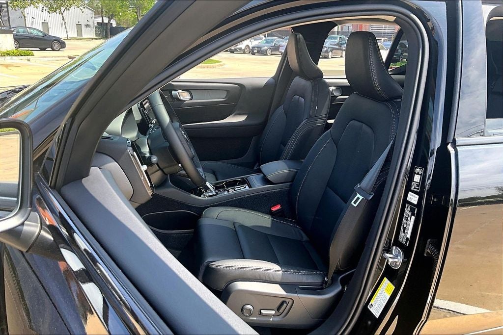 2026 Volvo XC40 B5 Ultra