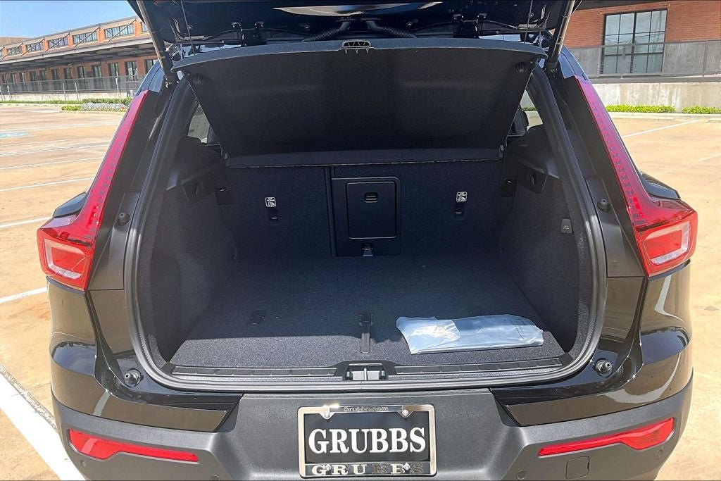 2026 Volvo XC40 B5 Ultra