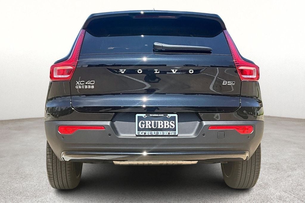 2026 Volvo XC40 B5 Ultra