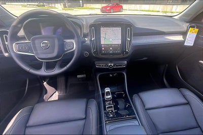 2026 Volvo XC40 B5 Ultra