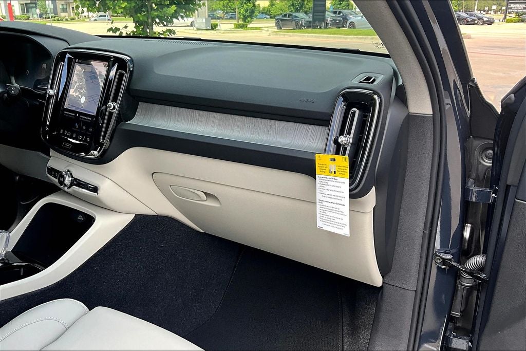 2026 Volvo XC40 B5 Ultra