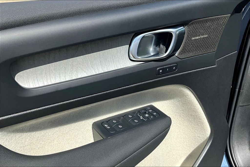 2026 Volvo XC40 B5 Ultra