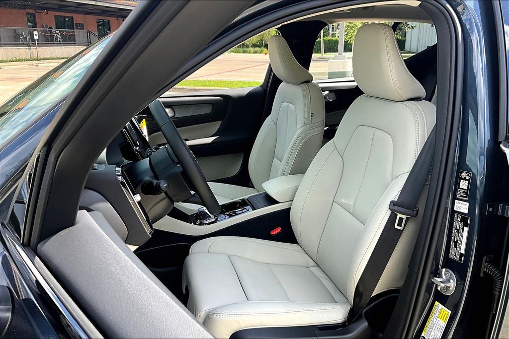 2026 Volvo XC40 B5 Ultra