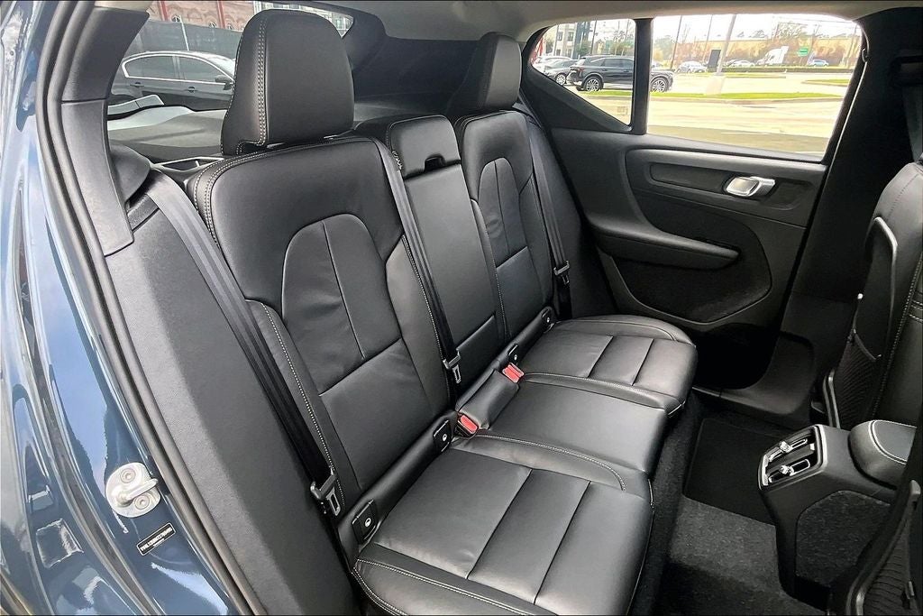 2026 Volvo XC40 B5 Ultra