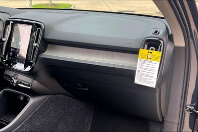 2026 Volvo XC40 B5 Ultra