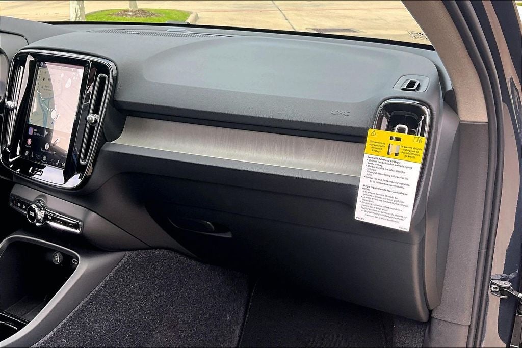 2026 Volvo XC40 B5 Ultra
