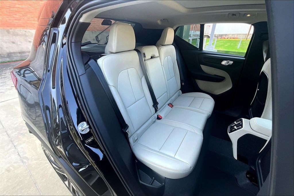 2026 Volvo XC40 B5 Ultra