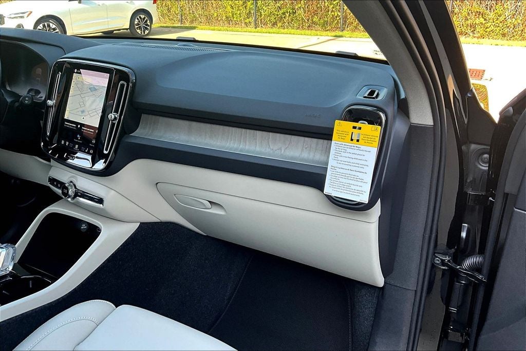 2026 Volvo XC40 B5 Ultra