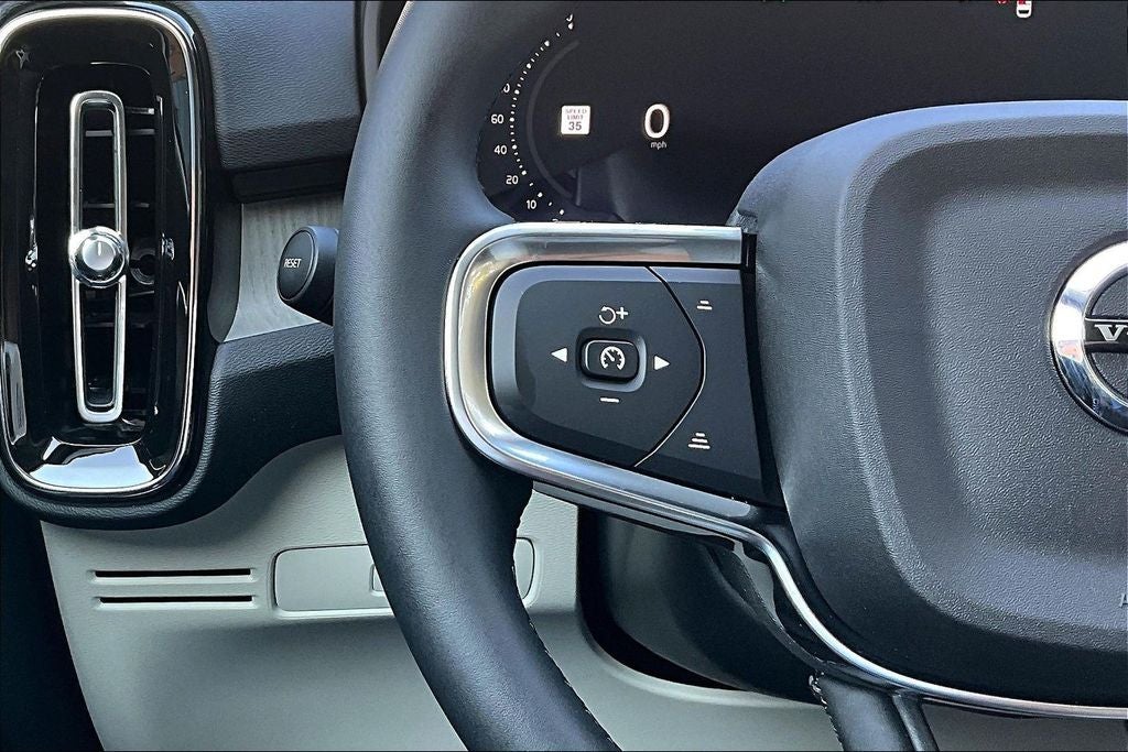 2026 Volvo XC40 B5 Ultra