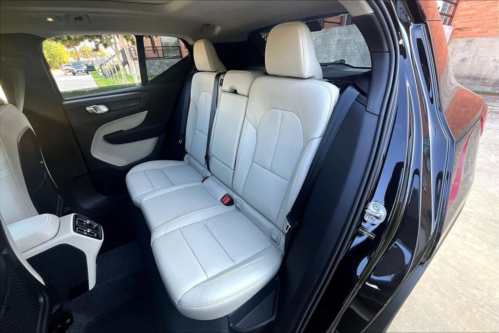 2026 Volvo XC40 B5 Ultra