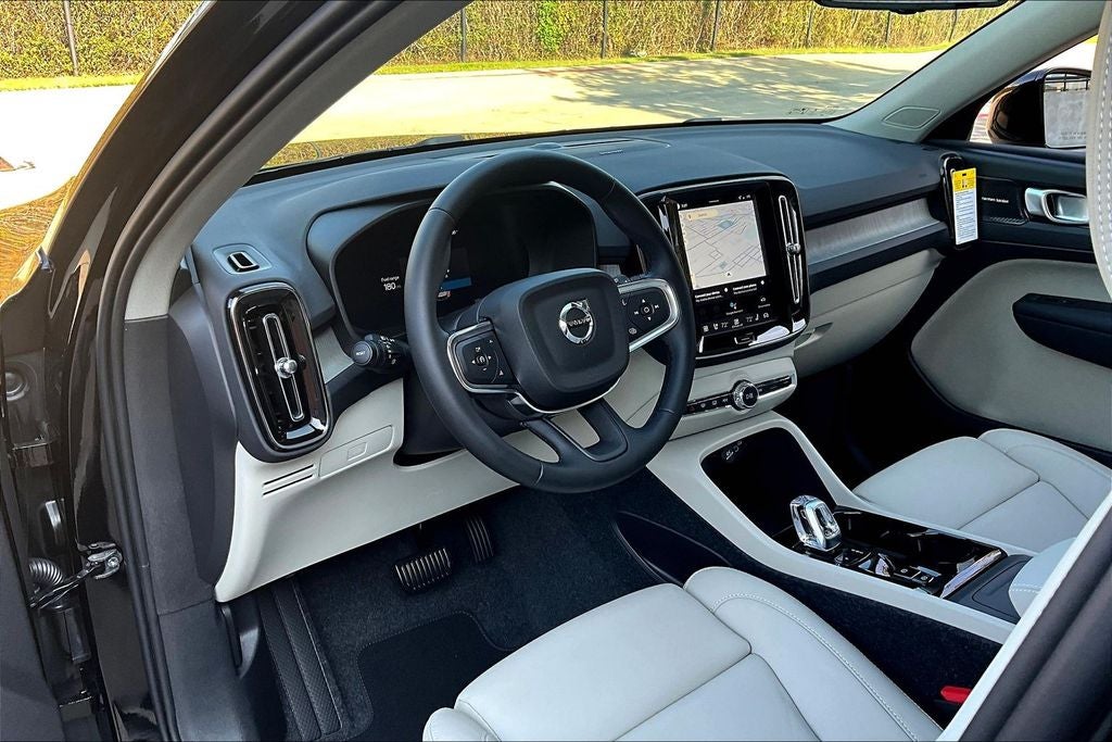 2026 Volvo XC40 B5 Ultra