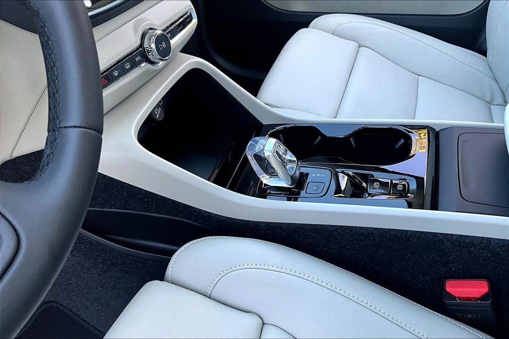 2026 Volvo XC40 B5 Ultra