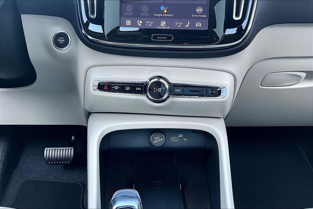 2026 Volvo XC40 B5 Ultra