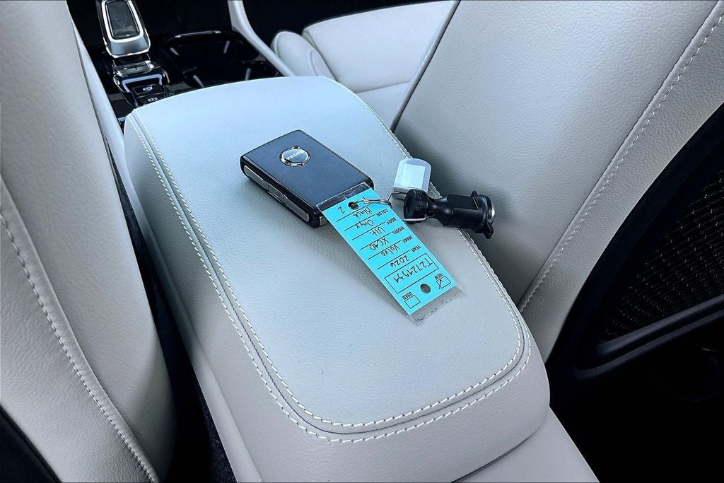 2026 Volvo XC40 B5 Ultra