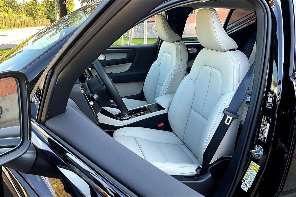 2026 Volvo XC40 B5 Ultra