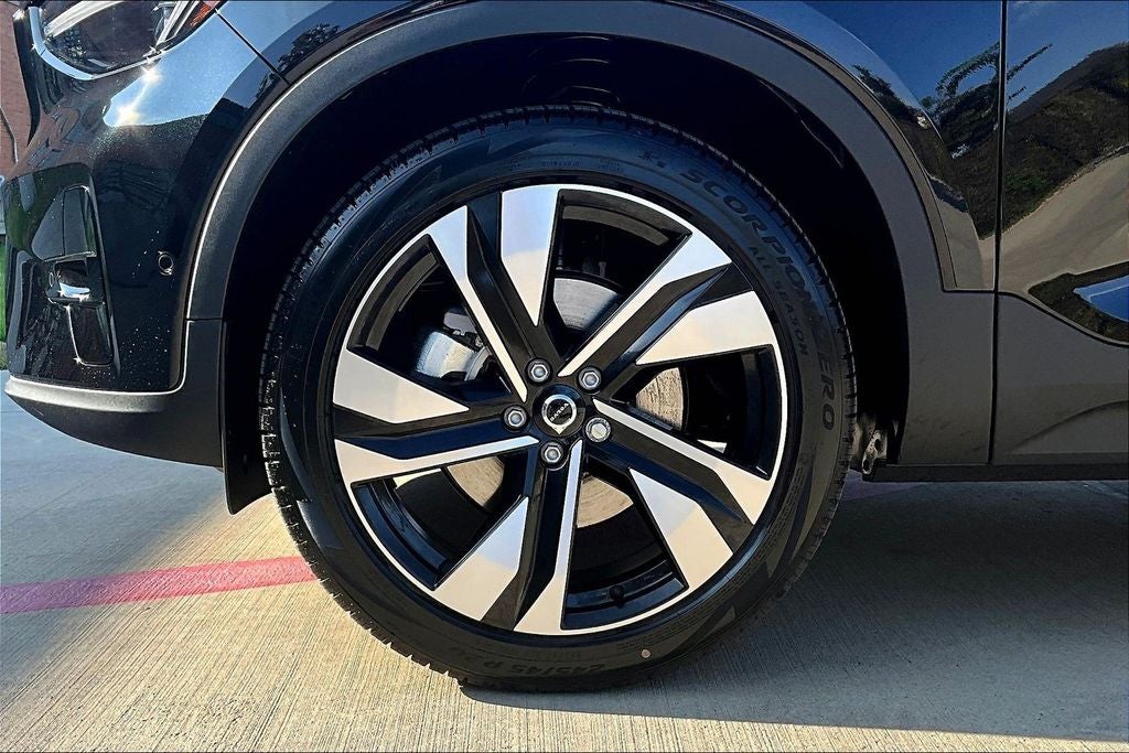 2026 Volvo XC40 B5 Ultra