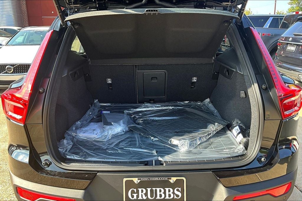 2026 Volvo XC40 B5 Ultra