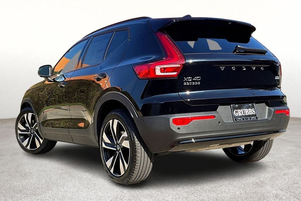 2026 Volvo XC40 B5 Ultra