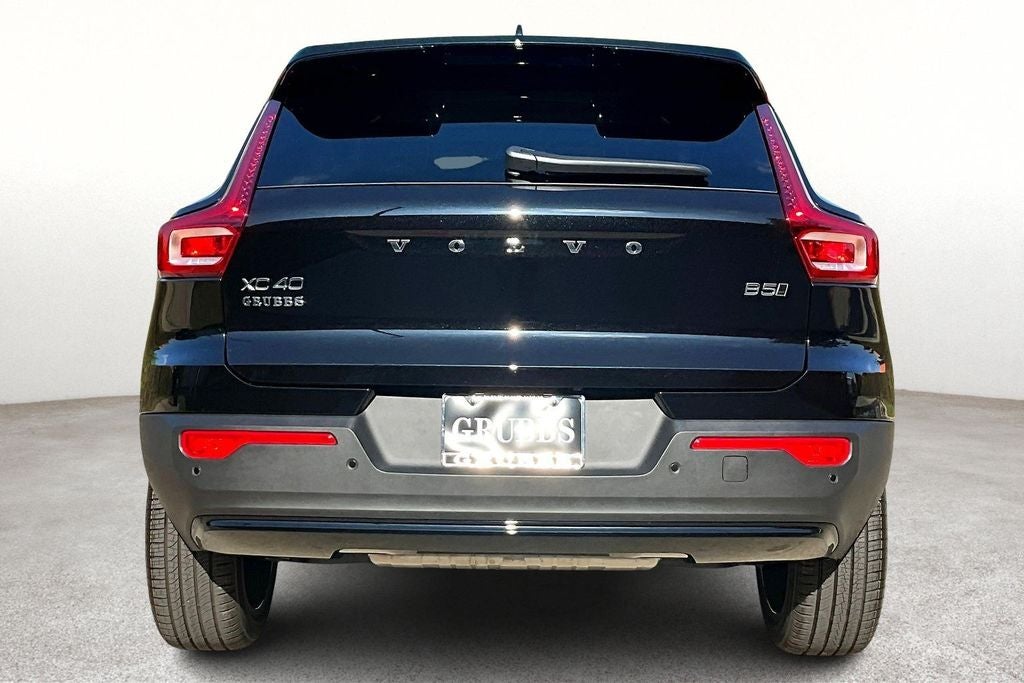 2026 Volvo XC40 B5 Ultra