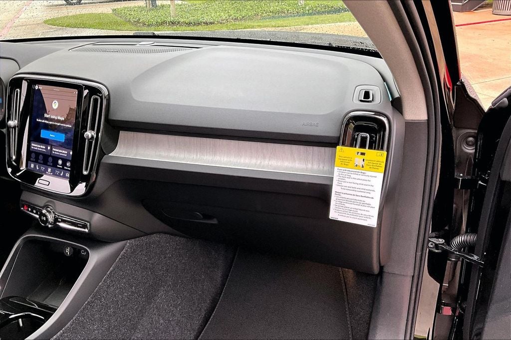 2026 Volvo XC40 B5 Ultra