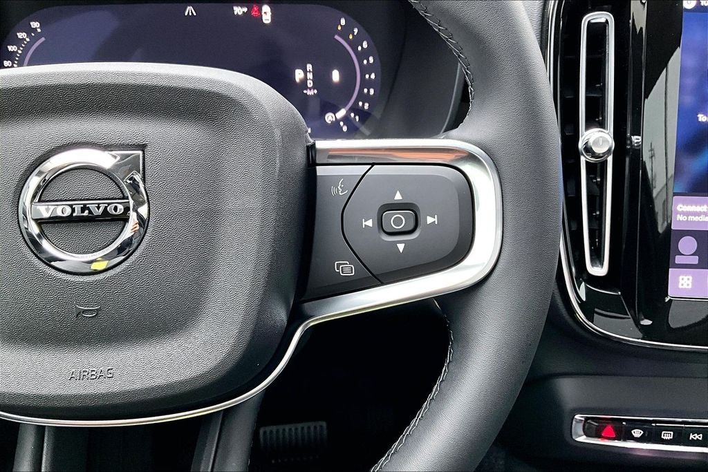 2026 Volvo XC40 B5 Ultra