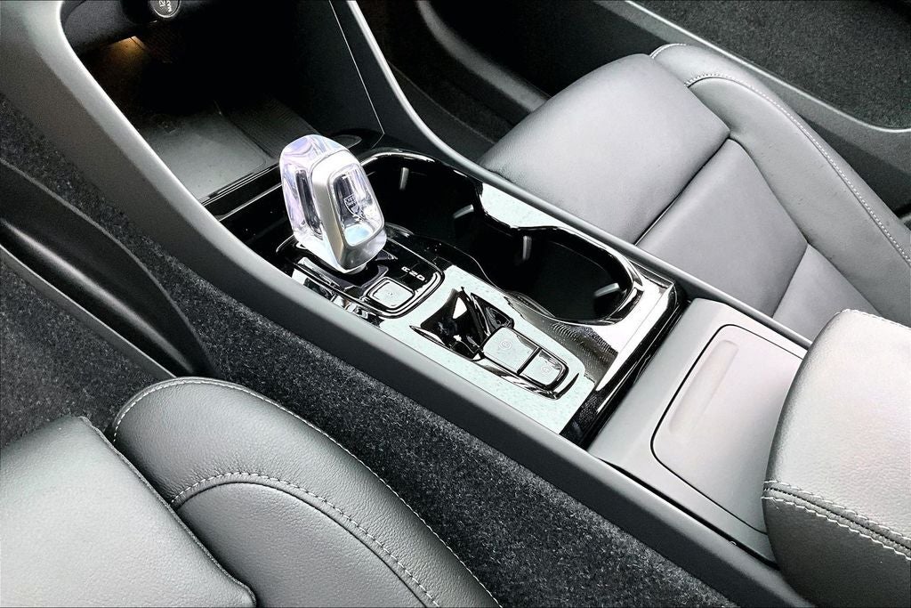 2026 Volvo XC40 B5 Ultra