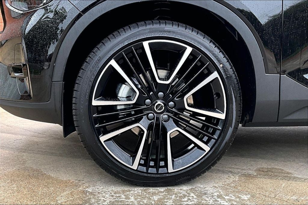 2026 Volvo XC40 B5 Ultra