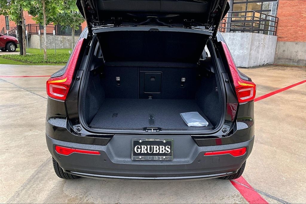 2026 Volvo XC40 B5 Ultra