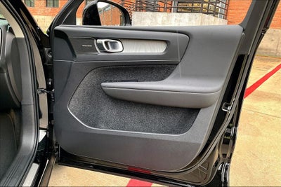 2026 Volvo XC40 B5 Ultra