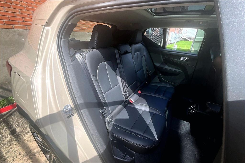 2026 Volvo XC40 B5 Ultra