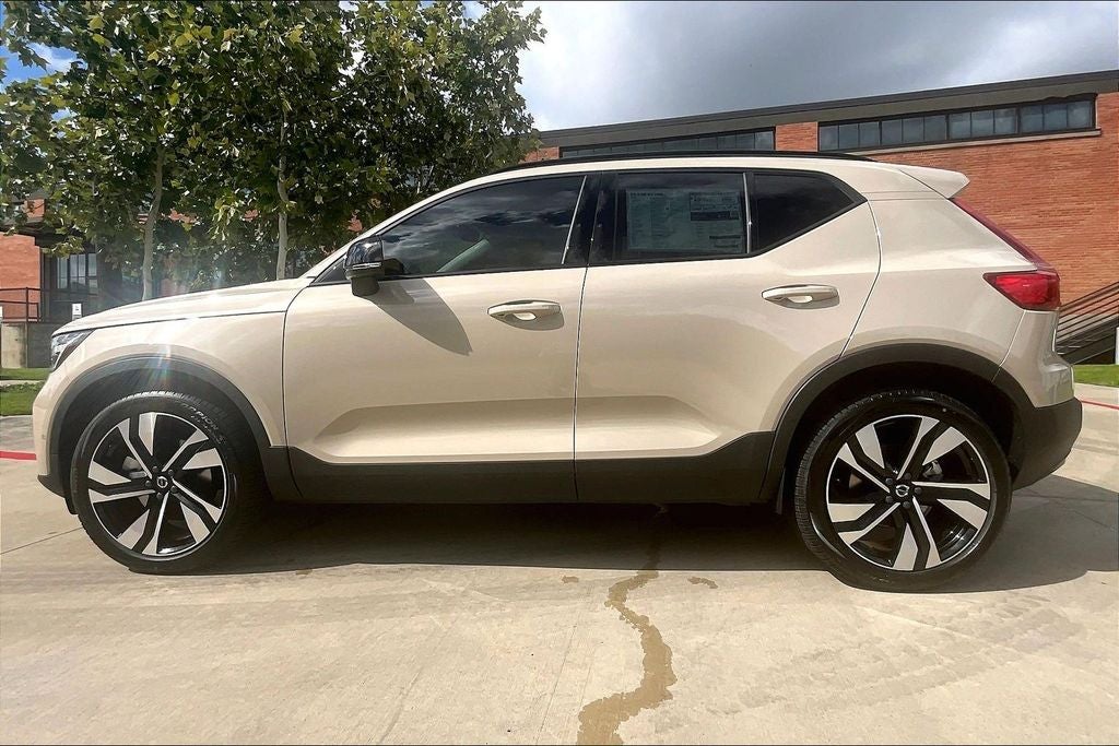 2026 Volvo XC40 B5 Ultra