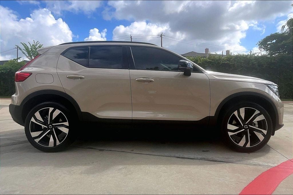 2026 Volvo XC40 B5 Ultra