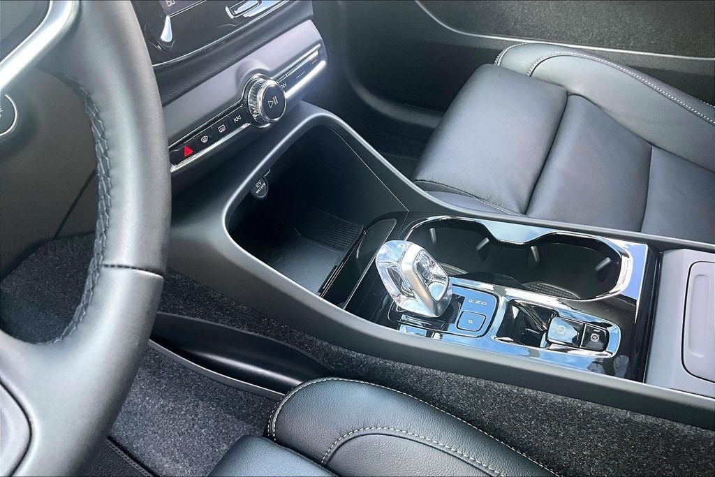 2026 Volvo XC40 B5 Ultra